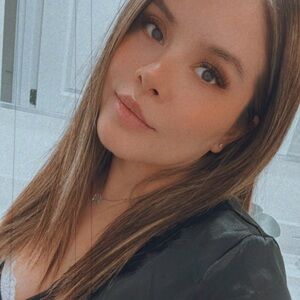 Meet your Posher Ambassador, Valeria.